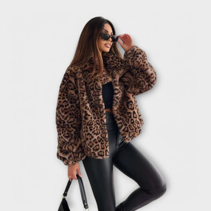 Eleonora – Leopardenmusteriger Mantel