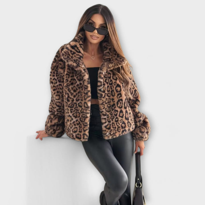 Eleonora – Leopardenmusteriger Mantel
