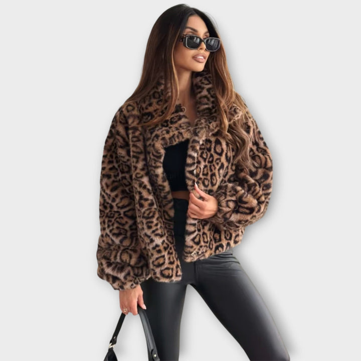Eleonora – Leopardenmusteriger Mantel