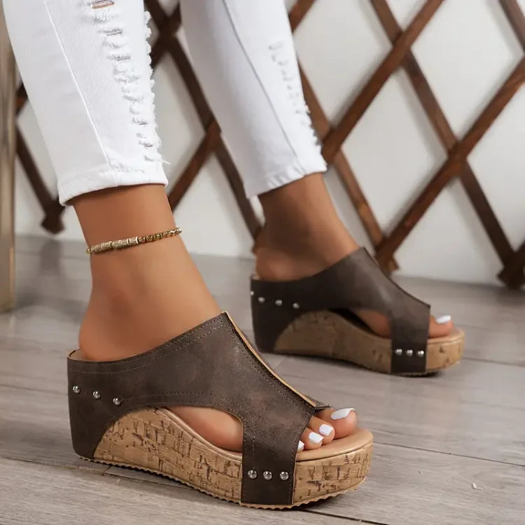MELISSA – Kiváló minőségű, ék alakú sarkú szandál