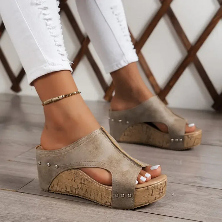 MELISSA – Kiváló minőségű, ék alakú sarkú szandál